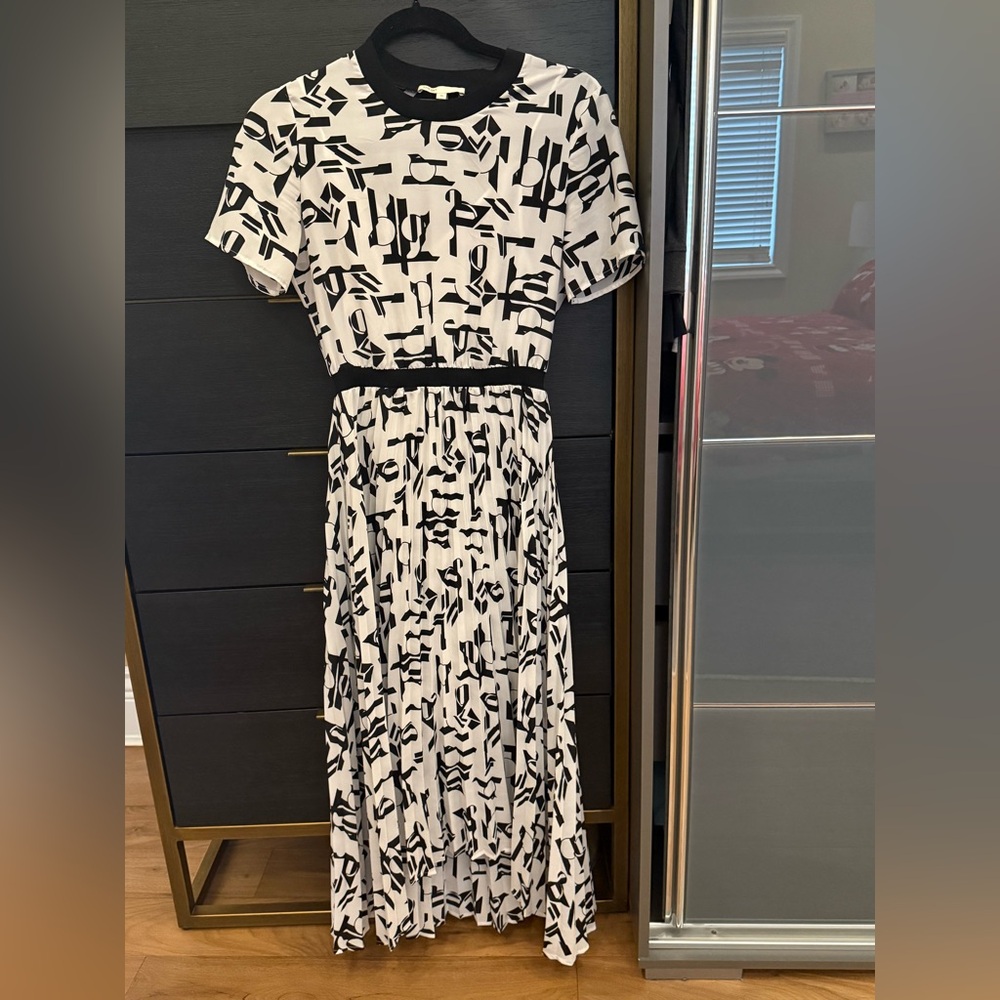 Chic Black and White Patterned Dress